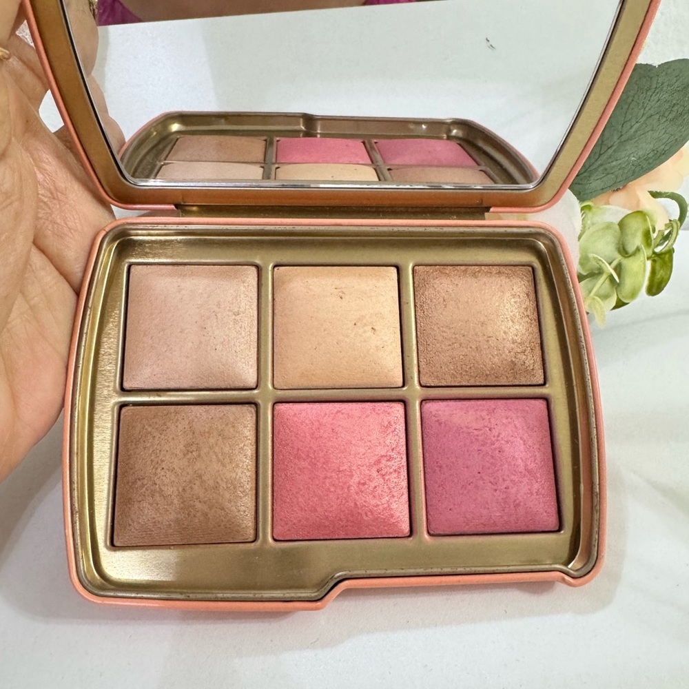 Hourglass AMBIENT LIGHTING EDIT UNLOCKED ELEPHANT